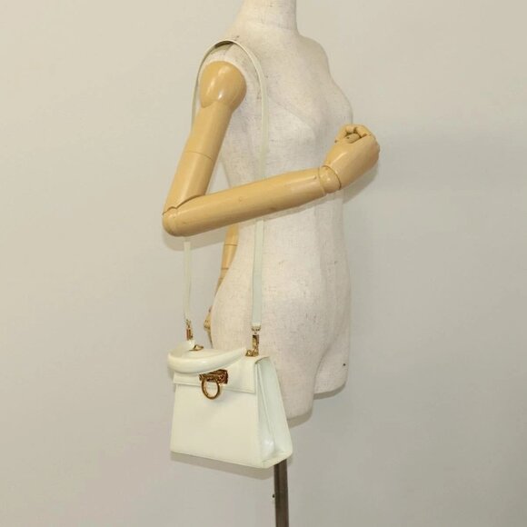 Salvatore Ferragamo Gancini Hand Bag Leather 2way White Gold Auth 134575 - Picture 14 of 16